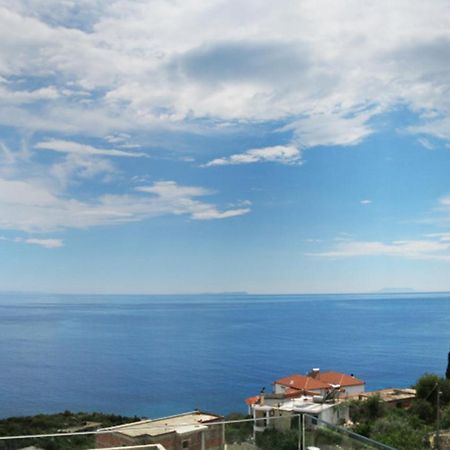 Vila 8 Hotel Himare Bagian luar foto