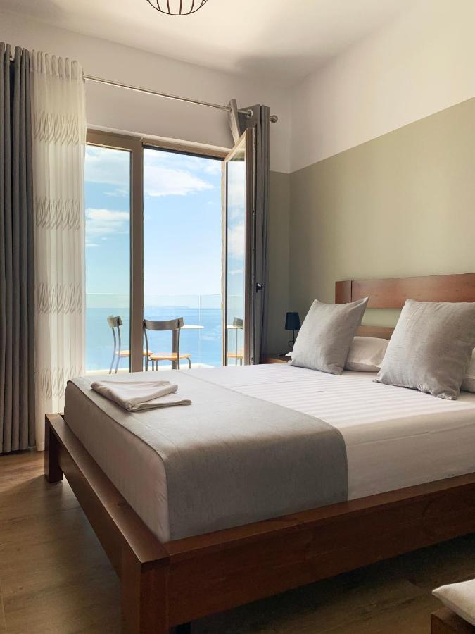 Vila 8 Hotel Himare Bagian luar foto