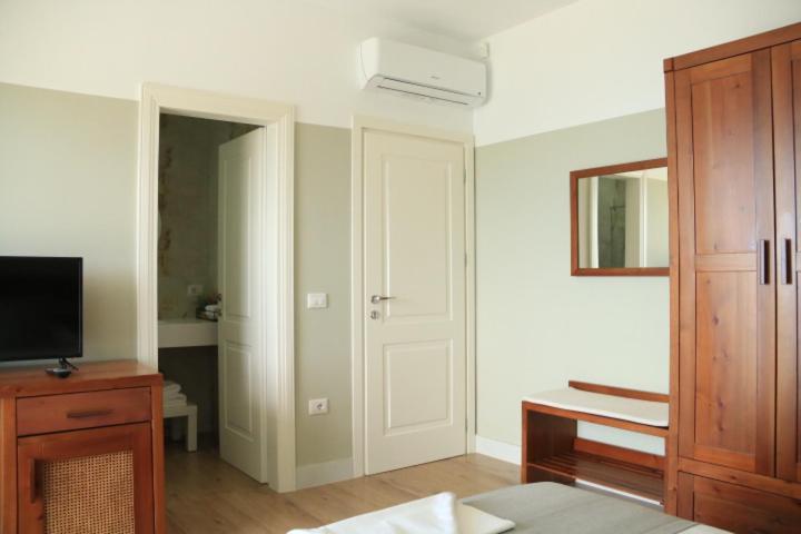 Vila 8 Hotel Himare Bagian luar foto