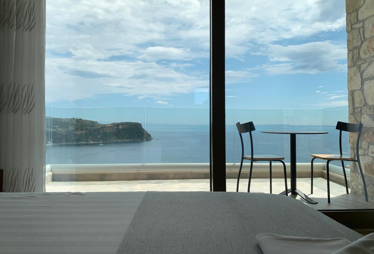 Vila 8 Hotel Himare Bagian luar foto