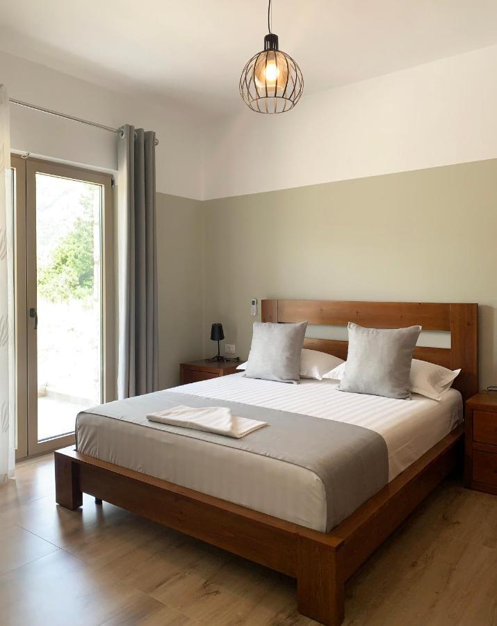 Vila 8 Hotel Himare Bagian luar foto