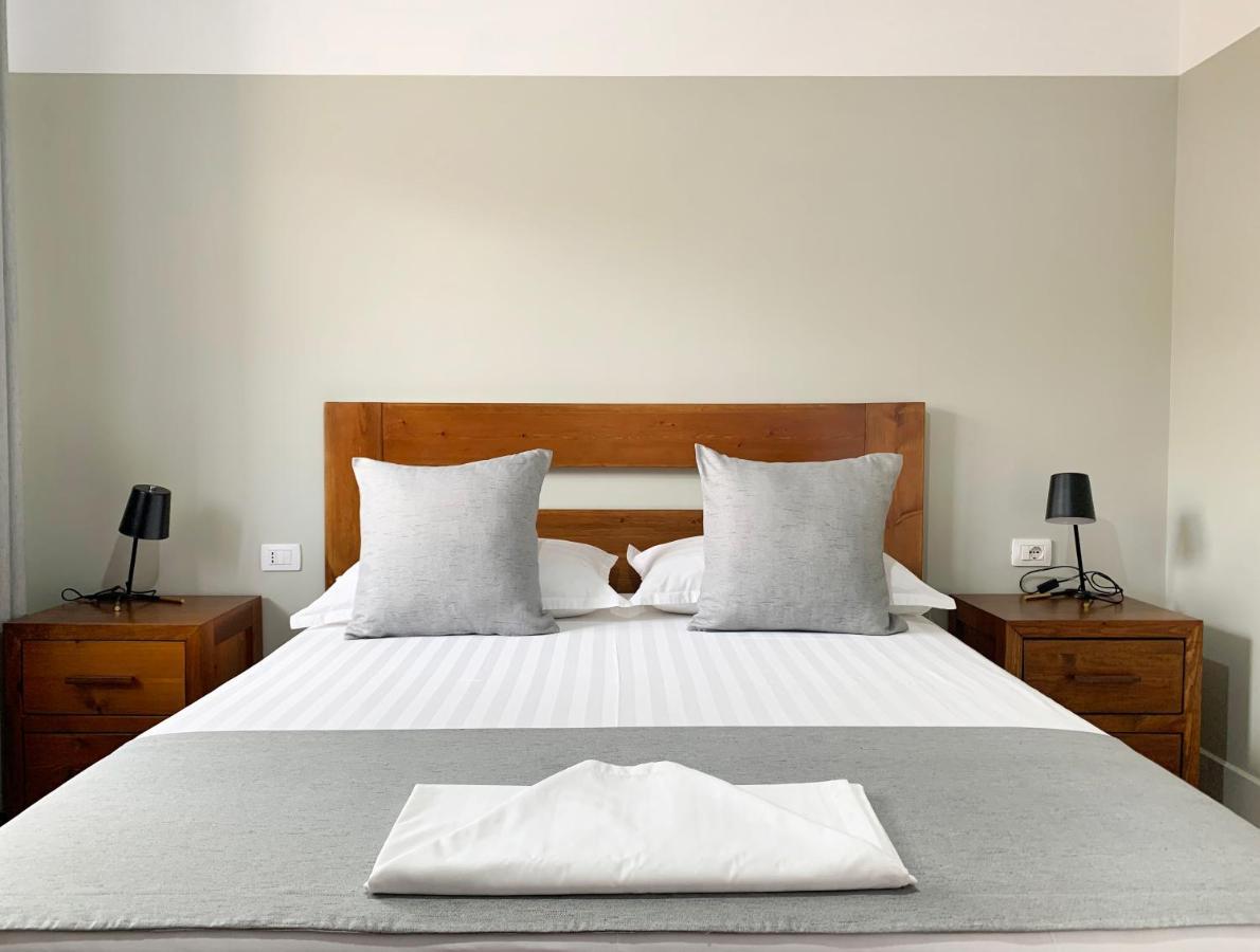 Vila 8 Hotel Himare Bagian luar foto