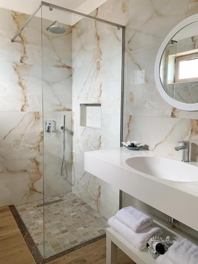 Vila 8 Hotel Himare Bagian luar foto
